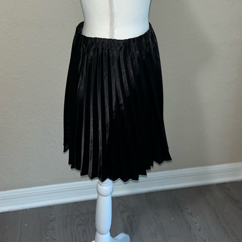 Lulus ‘Feeling Snazzy’ Black Satin Pleated Mini Skirt, NWT - Picture 7 of 8